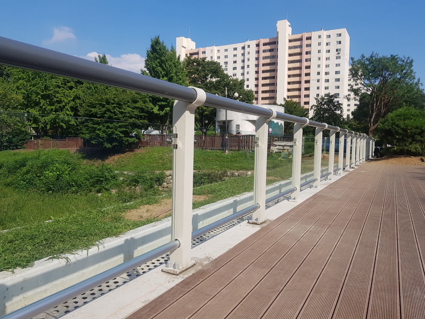 235149625_eu6lUqyx_340632f7077e8f9acc071601867c8f41c6f221e5.jpg 이미지크게보기